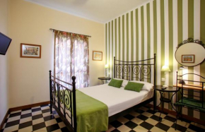  Málaga Lodge Guesthouse  Малага